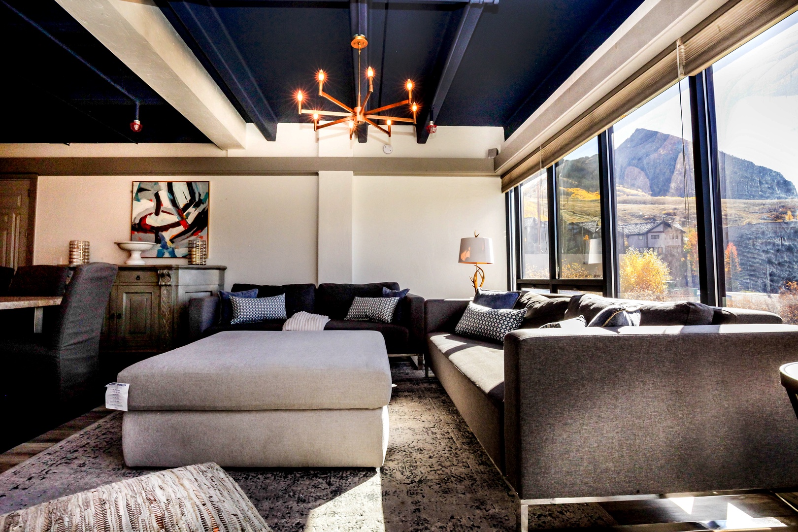 34 Plaza - Amazing location, walk to slopes, views & hot tub.