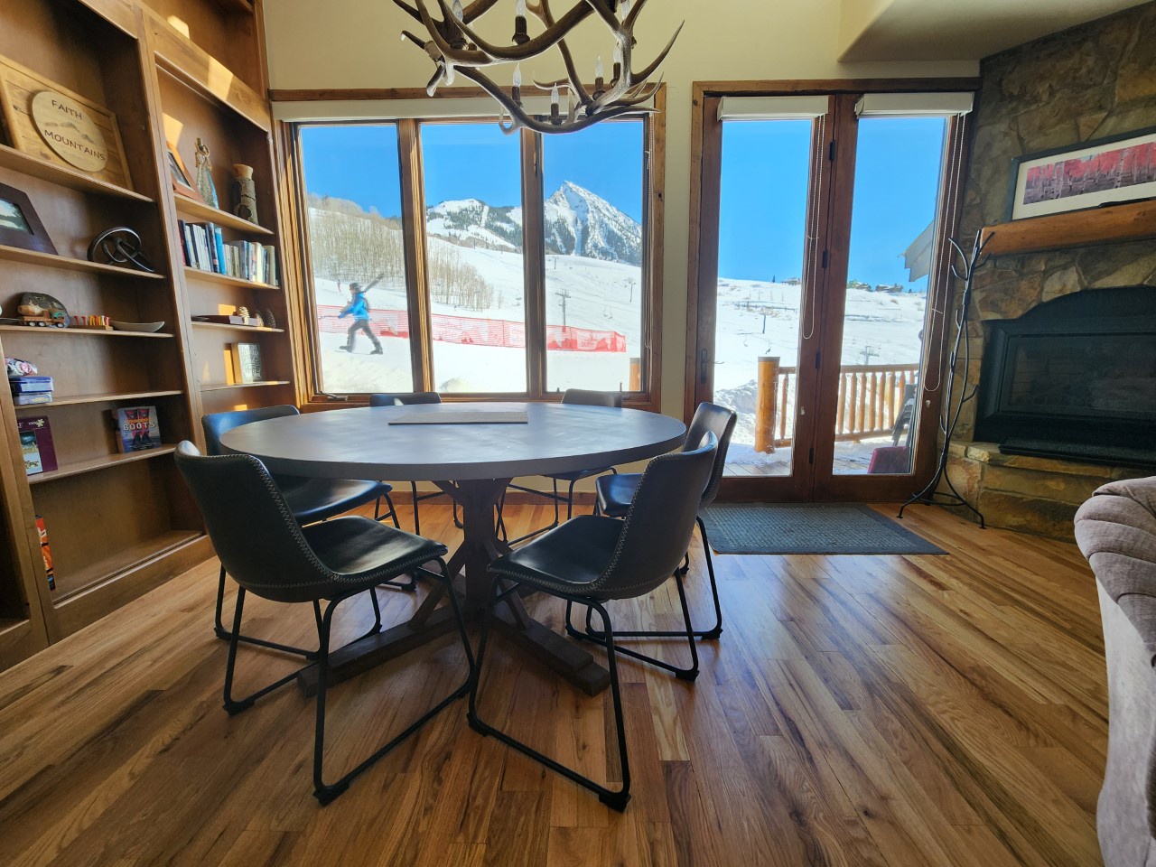 8 Silver Ridge Condominium - Luxury Rental, Pet-Friendly, Ski-in/Ski-out with Hot Tub on Mt. Crested Butte!