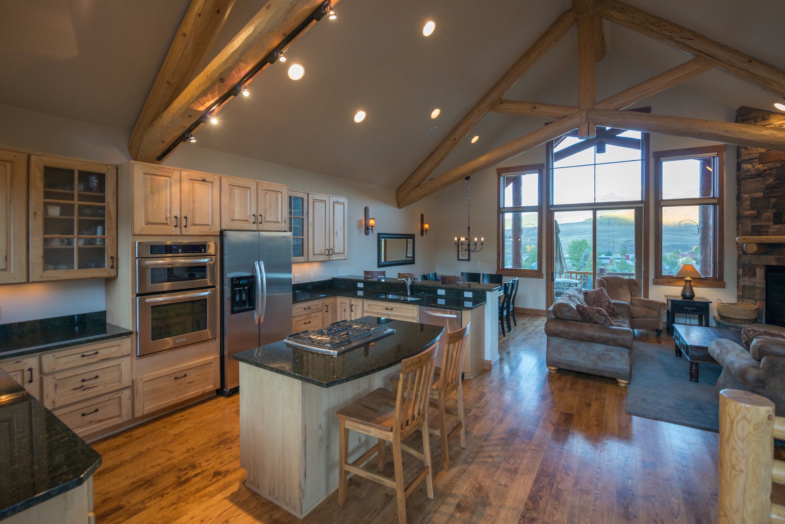 4 Hawks Nest- Luxury Townhome Within Walking Distance to the Ski Area!