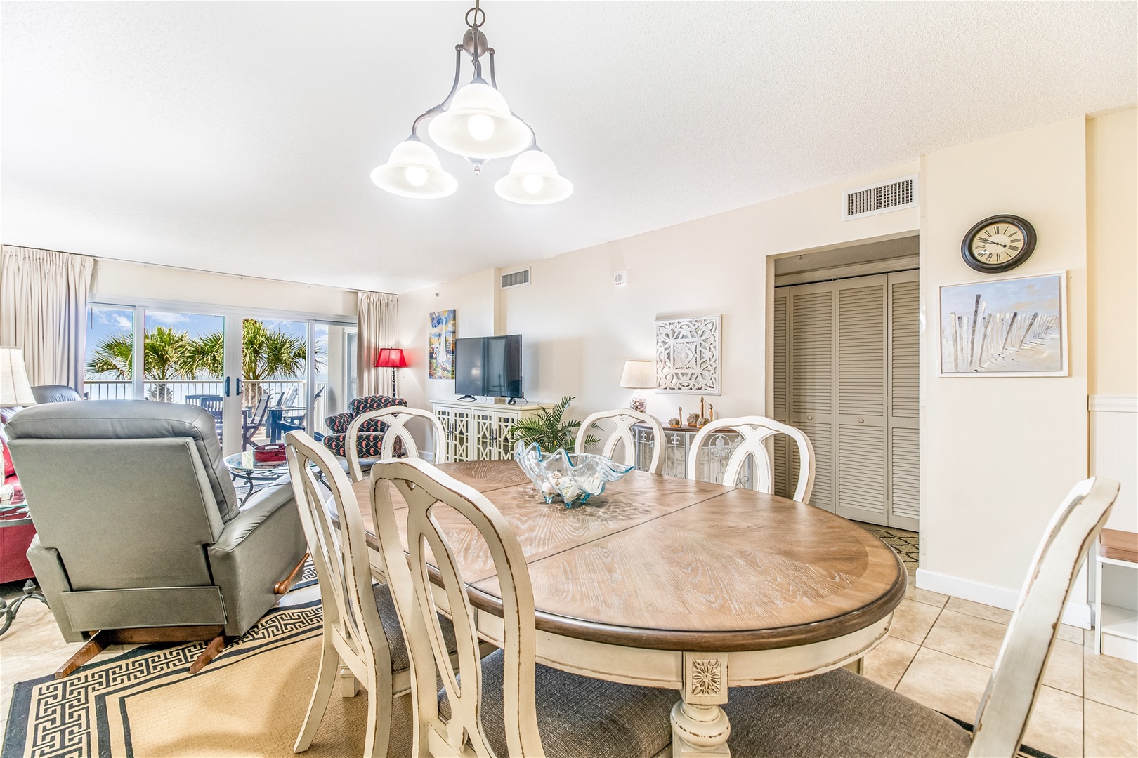 Sandy Key 222 Dining Room Table Seating for 6