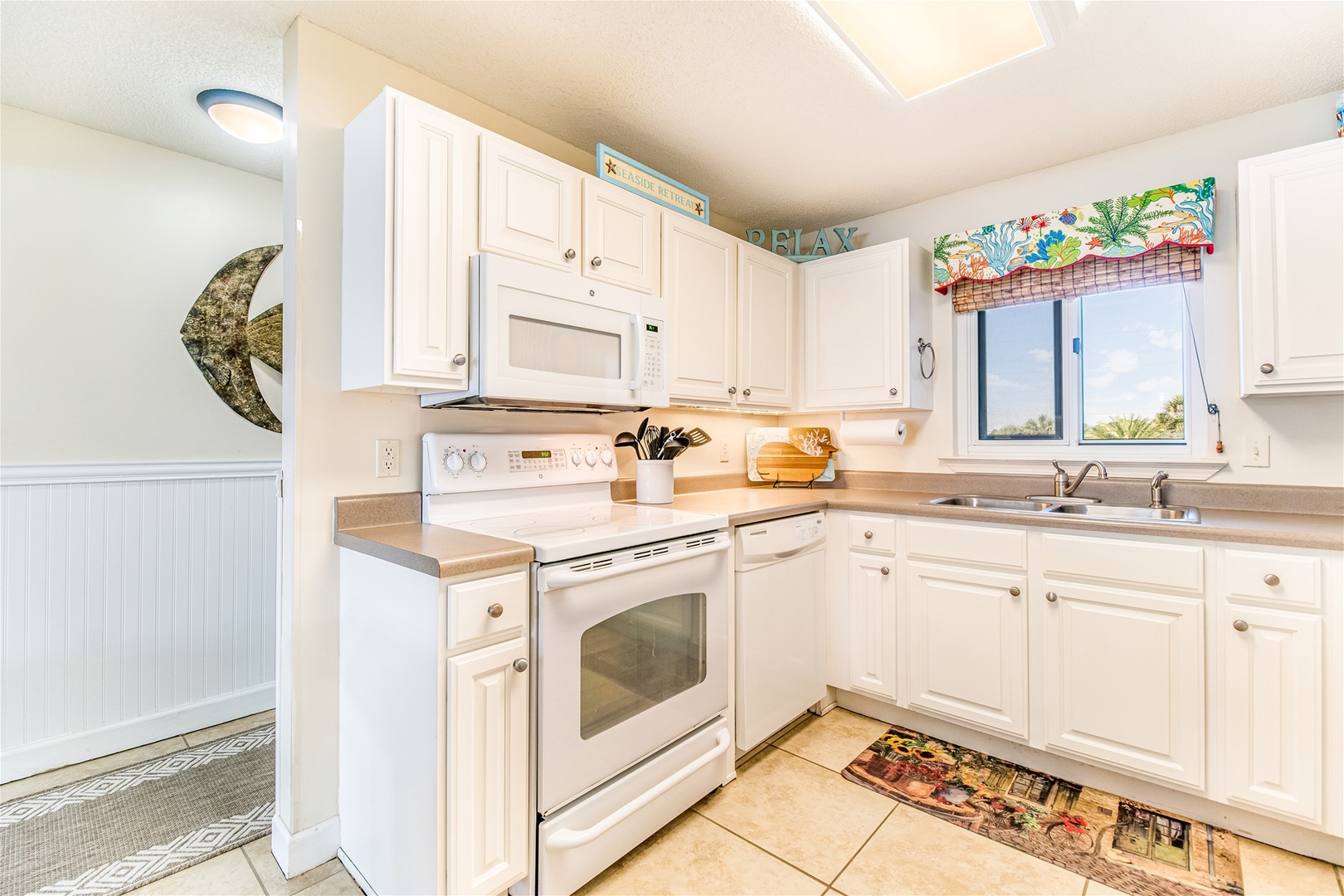 Sandy Key 222 Kitchen