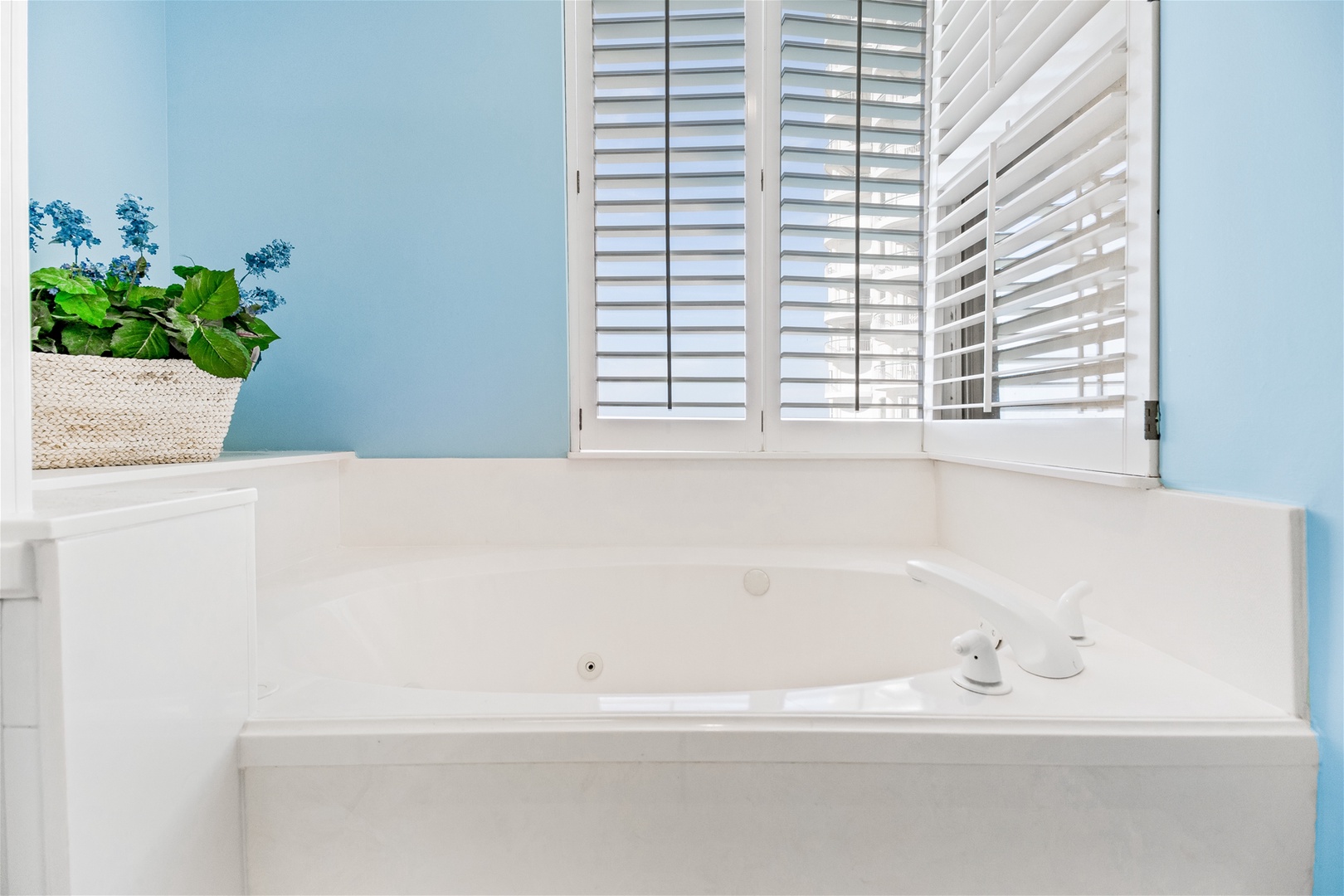 Beach Colony Tower 3D Master Bathroom Jetted Tub