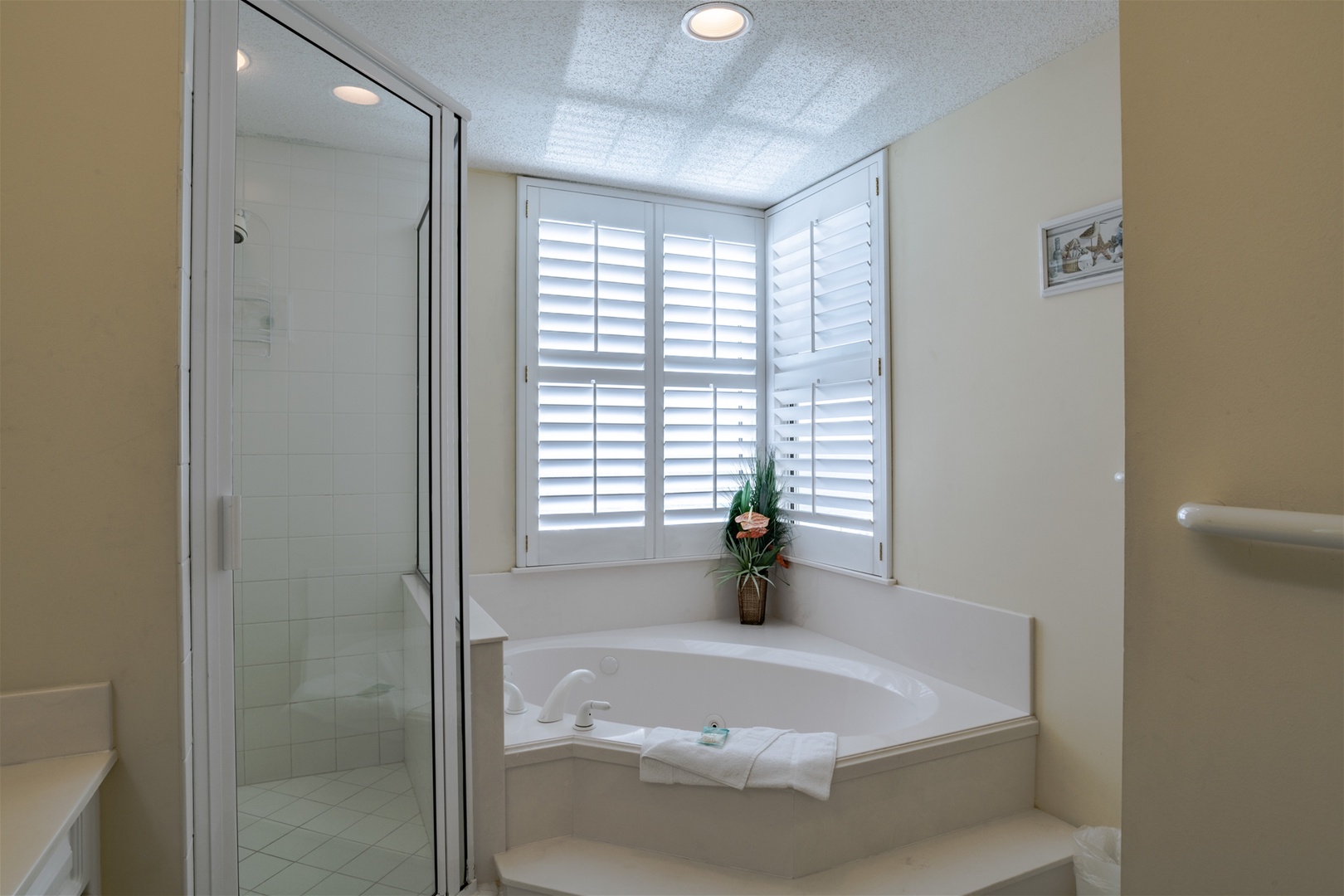 Beach Colony East Unit 3C Master Bathroom Tub and Shower