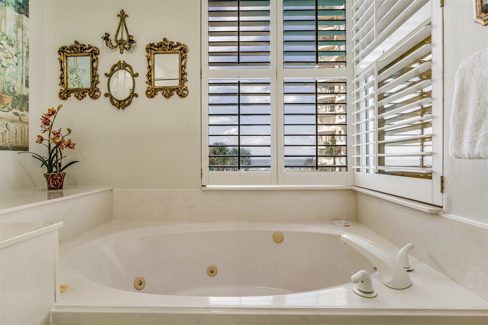 Beach Colony Tower 2D Master Bathroom Jetted Tub