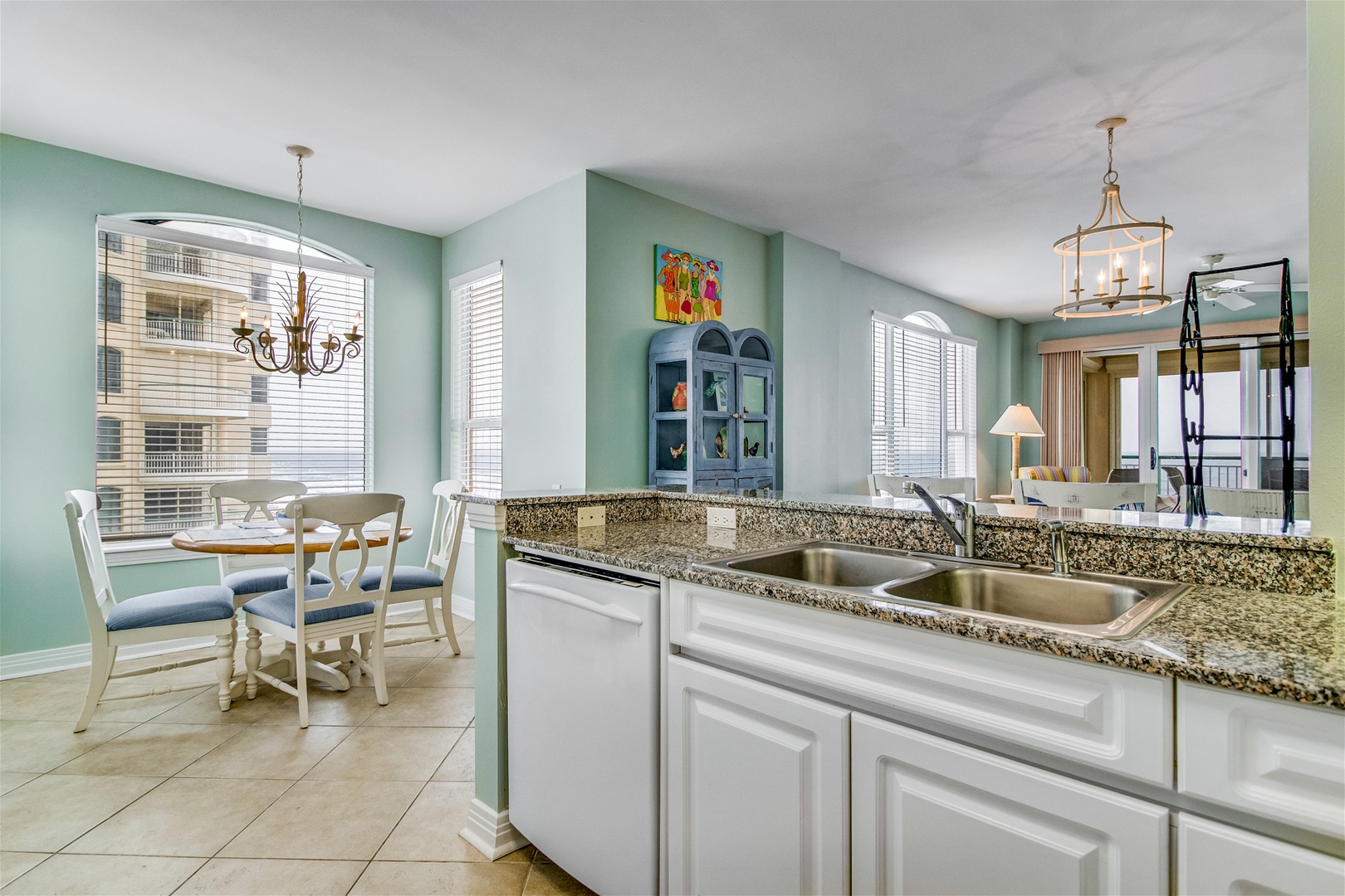 Beach Colony West 6A Kitchen and Breakfast Nook