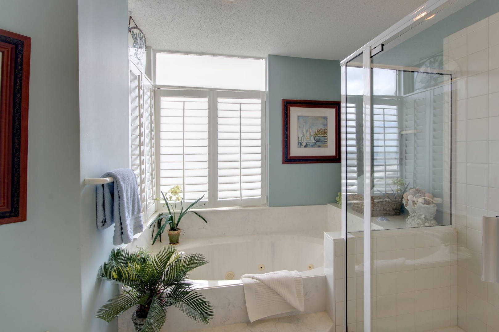 Beach Colony West 9A Master Bathroom Glass Shower and Jetted Tub