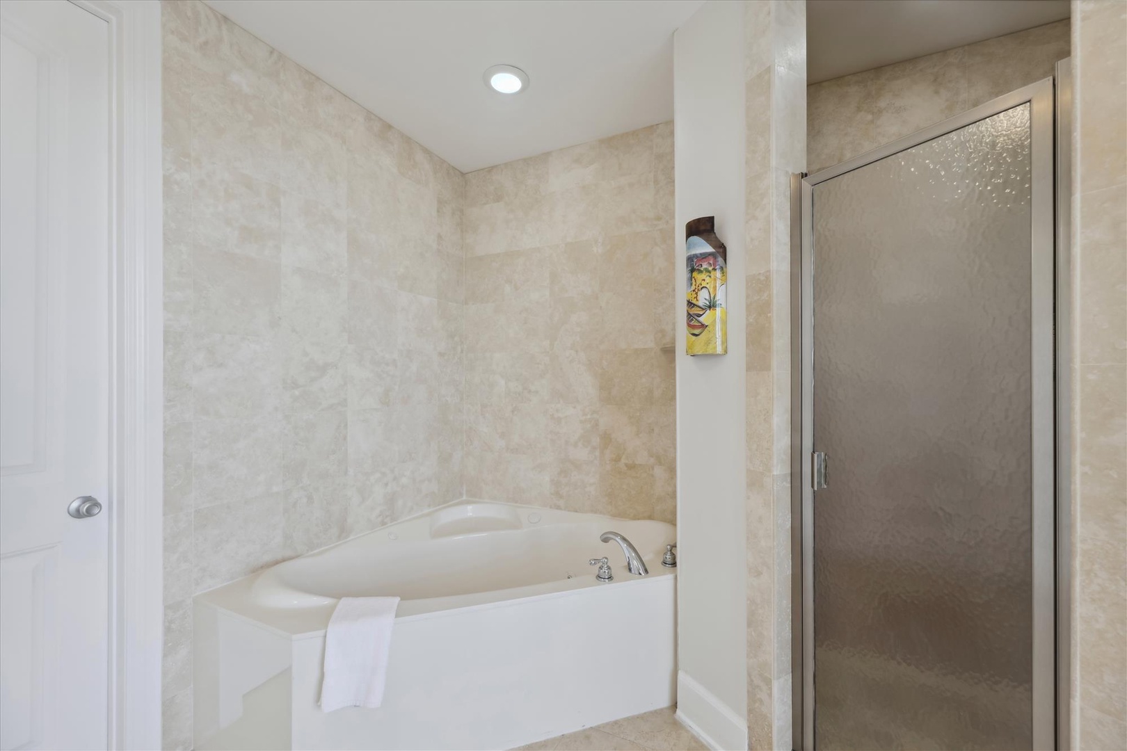 Sailmaker 901 Master Bathroom Shower and Tub