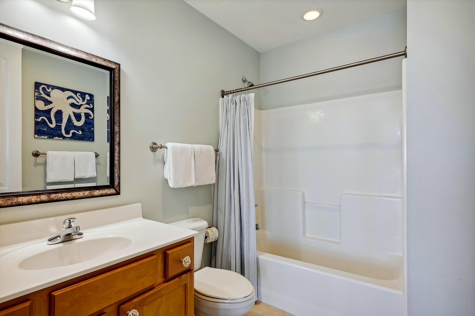 Sailmaker 903 Guest Bathroom #2 Shower Tub Combo