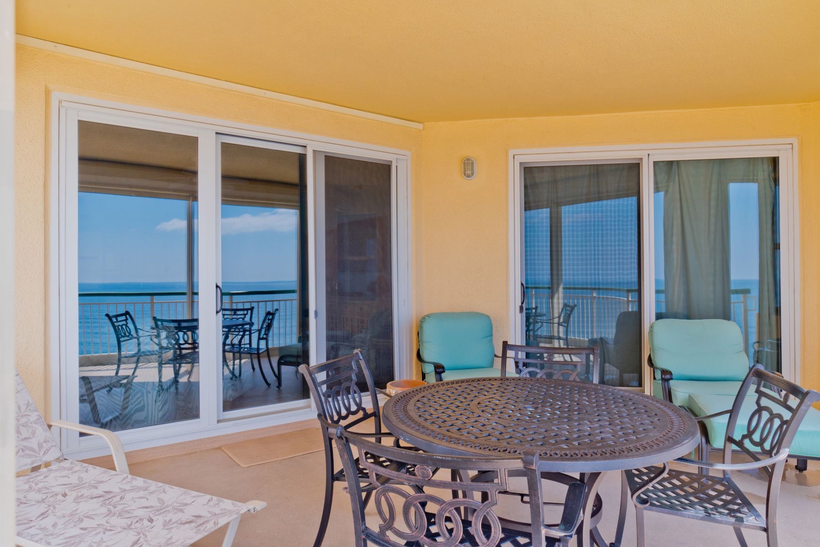 Beach Colony Tower 12D Deck And Furniture