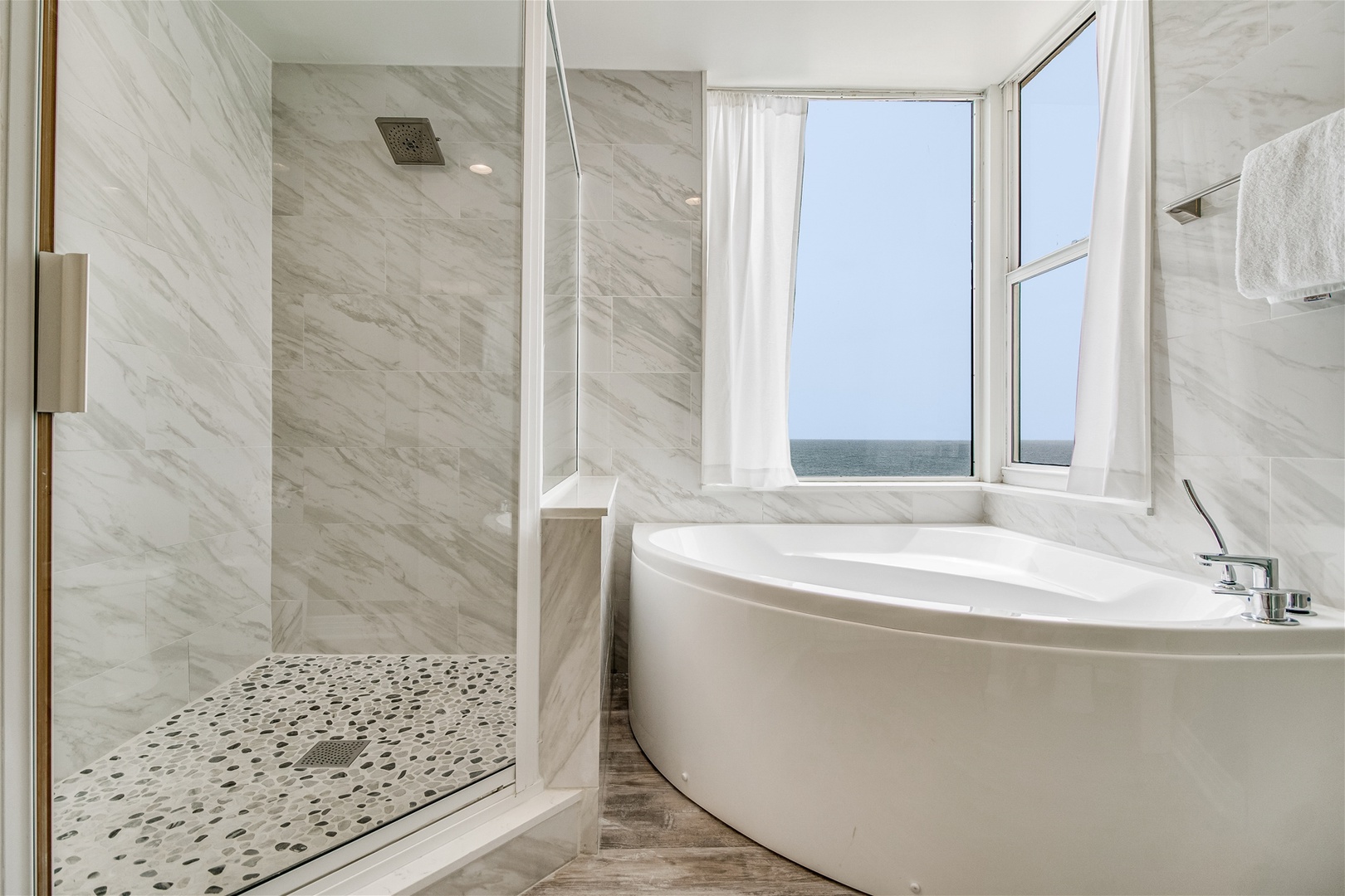 Beach Colony West PH1C Master Bathroom Glass Shower and Tub