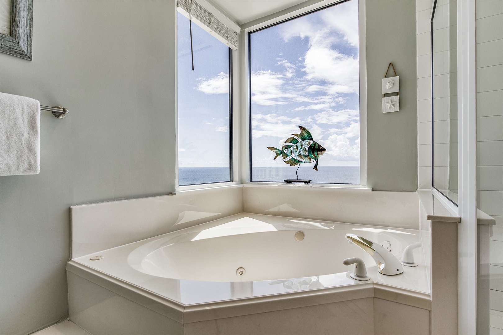 Beach Colony Tower 15B Master Bathroom Jetted Tub
