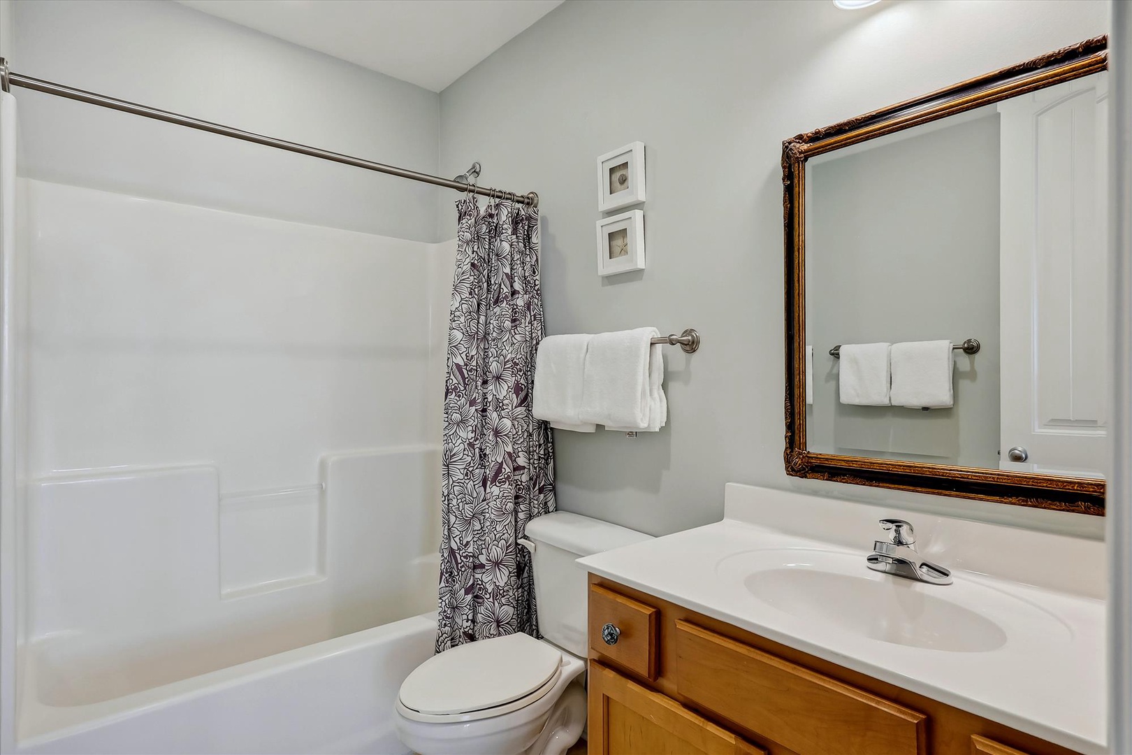Sailmaker 903 Bathroom #4 Shower Tub Combo