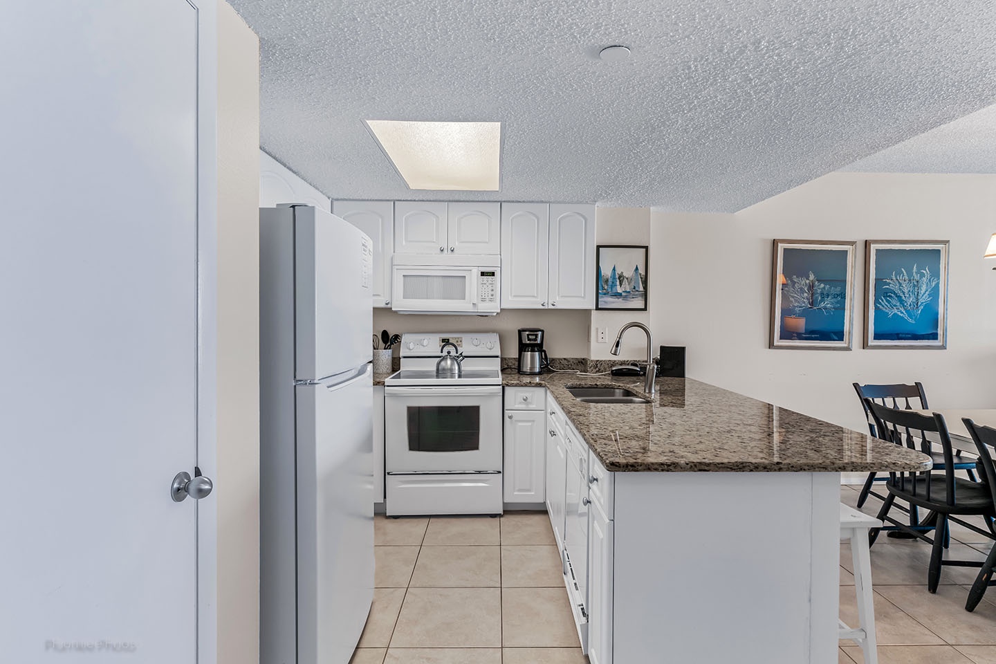 Full size kitchen