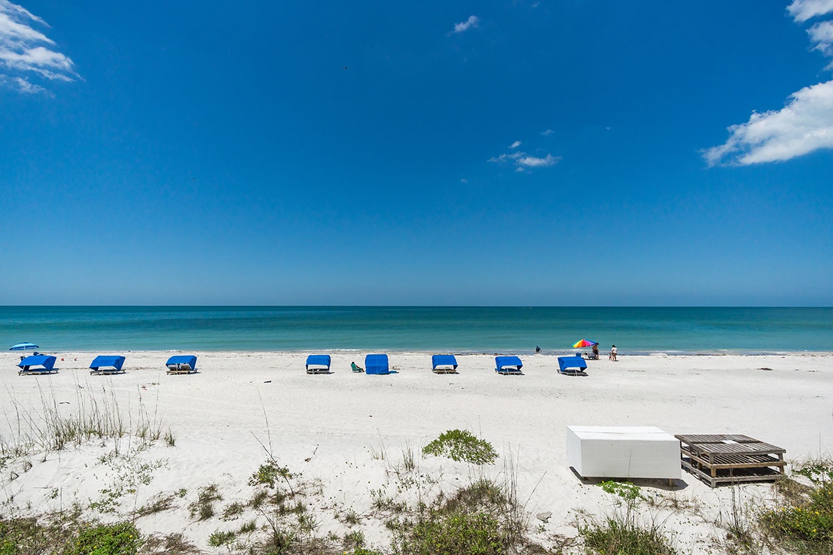 8847_hvii beach_web size