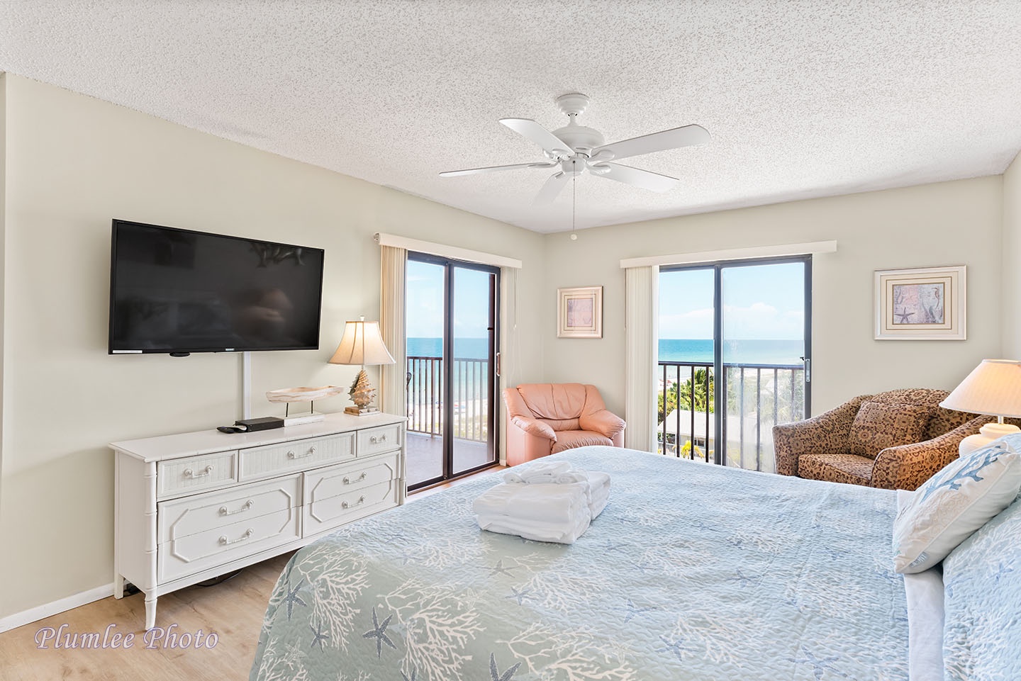 Master bedroom with King bed and Gulf view