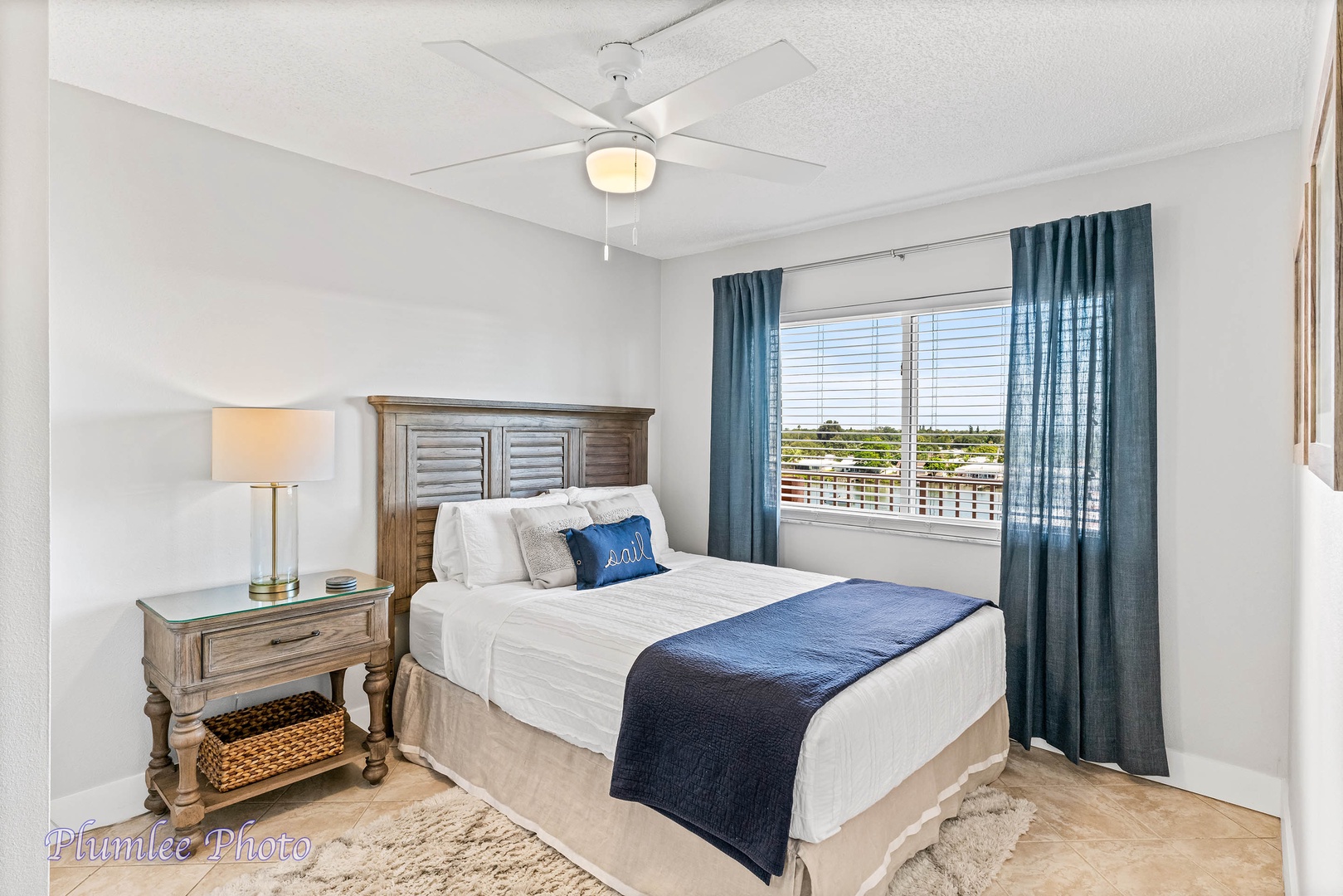 Third bedroom with Queen bed , view of Intracoastal