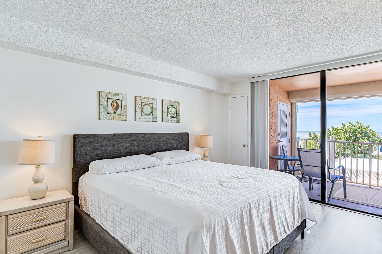 DCS04404-Edit_copyright