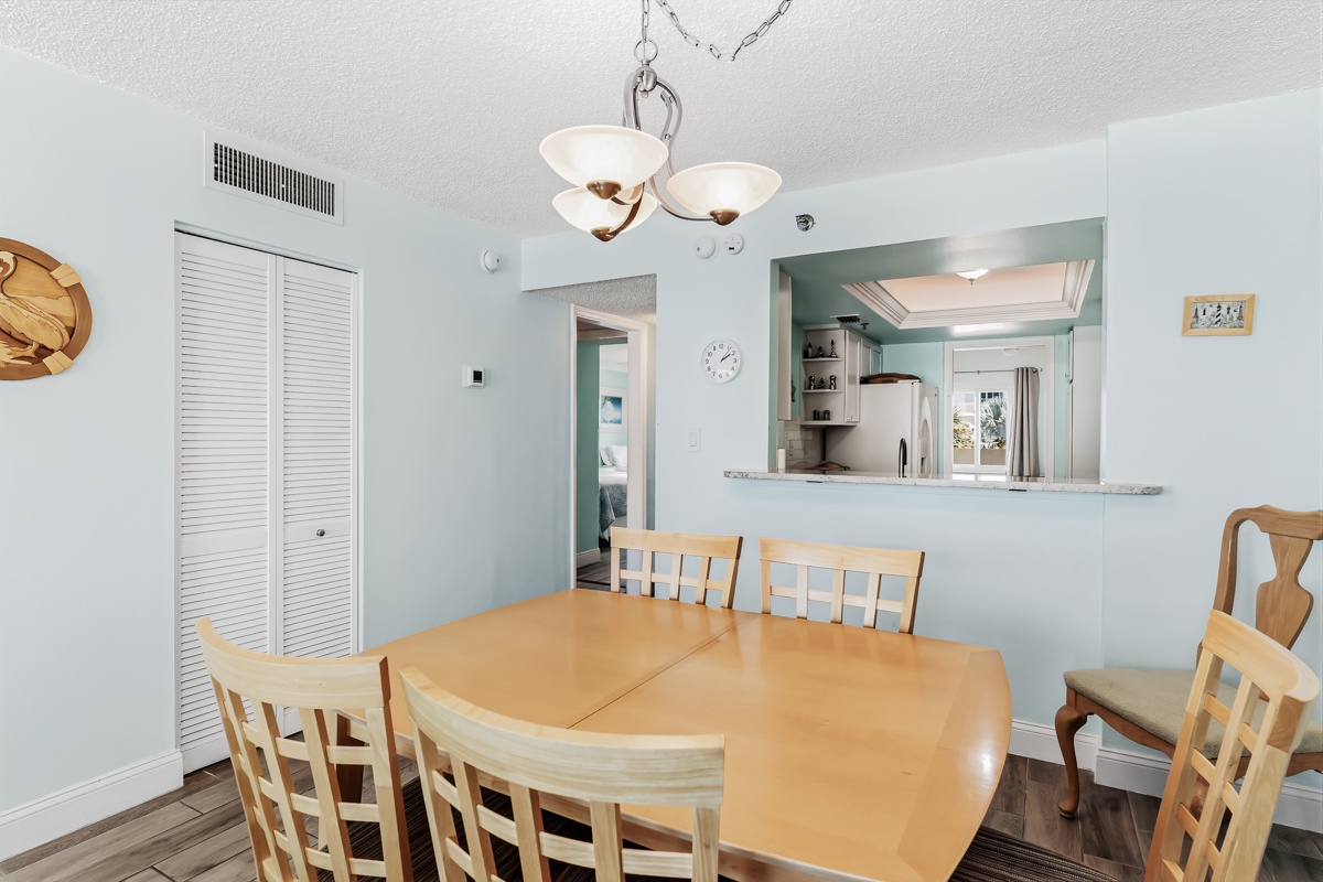 Gather around this spacious dining table where your group can enjoy home-cooked meals together, with easy access to the open kitchen through the convenient serving window. Light-filled and welcoming.
