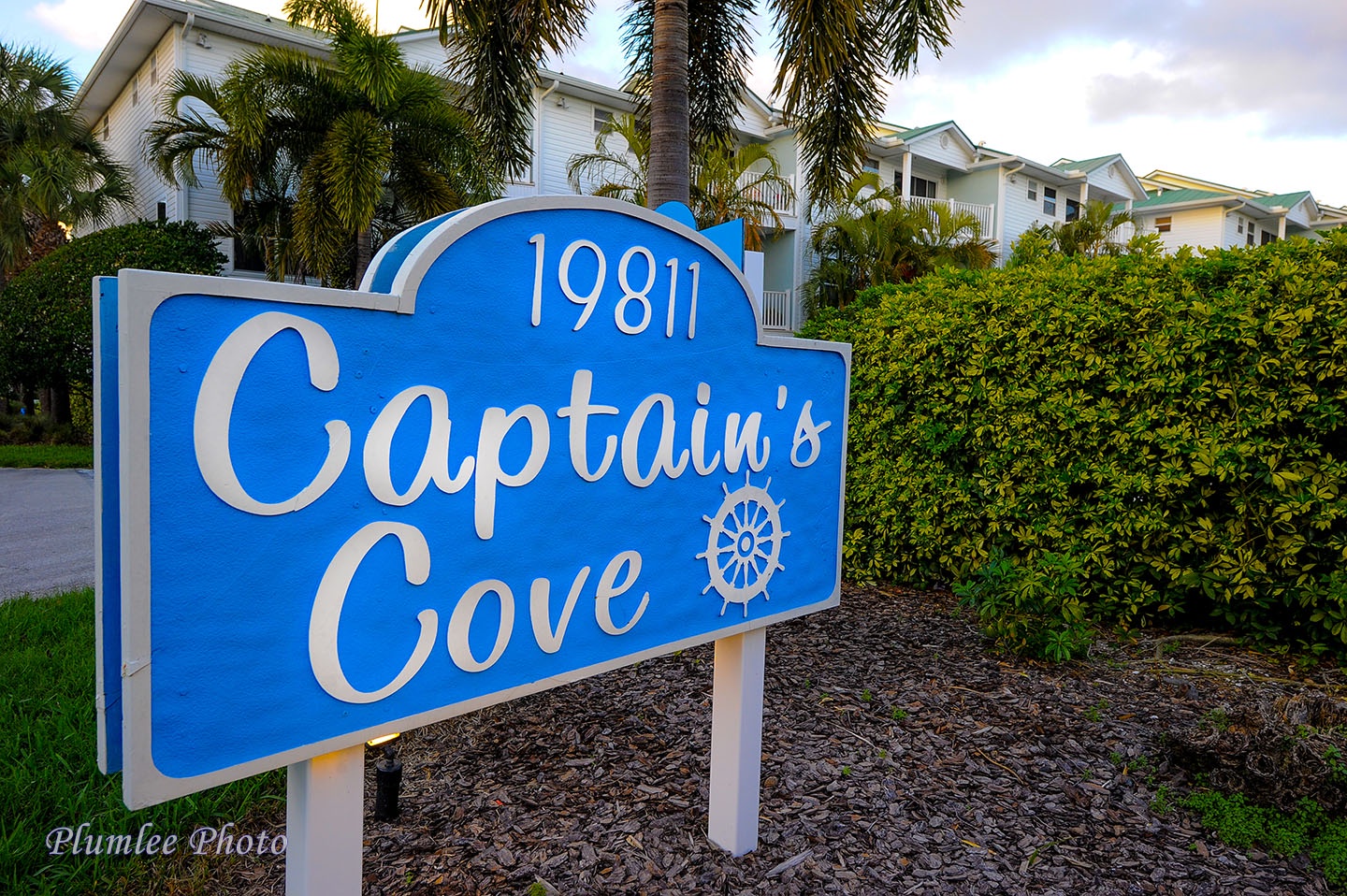 Captain Cove Entrance