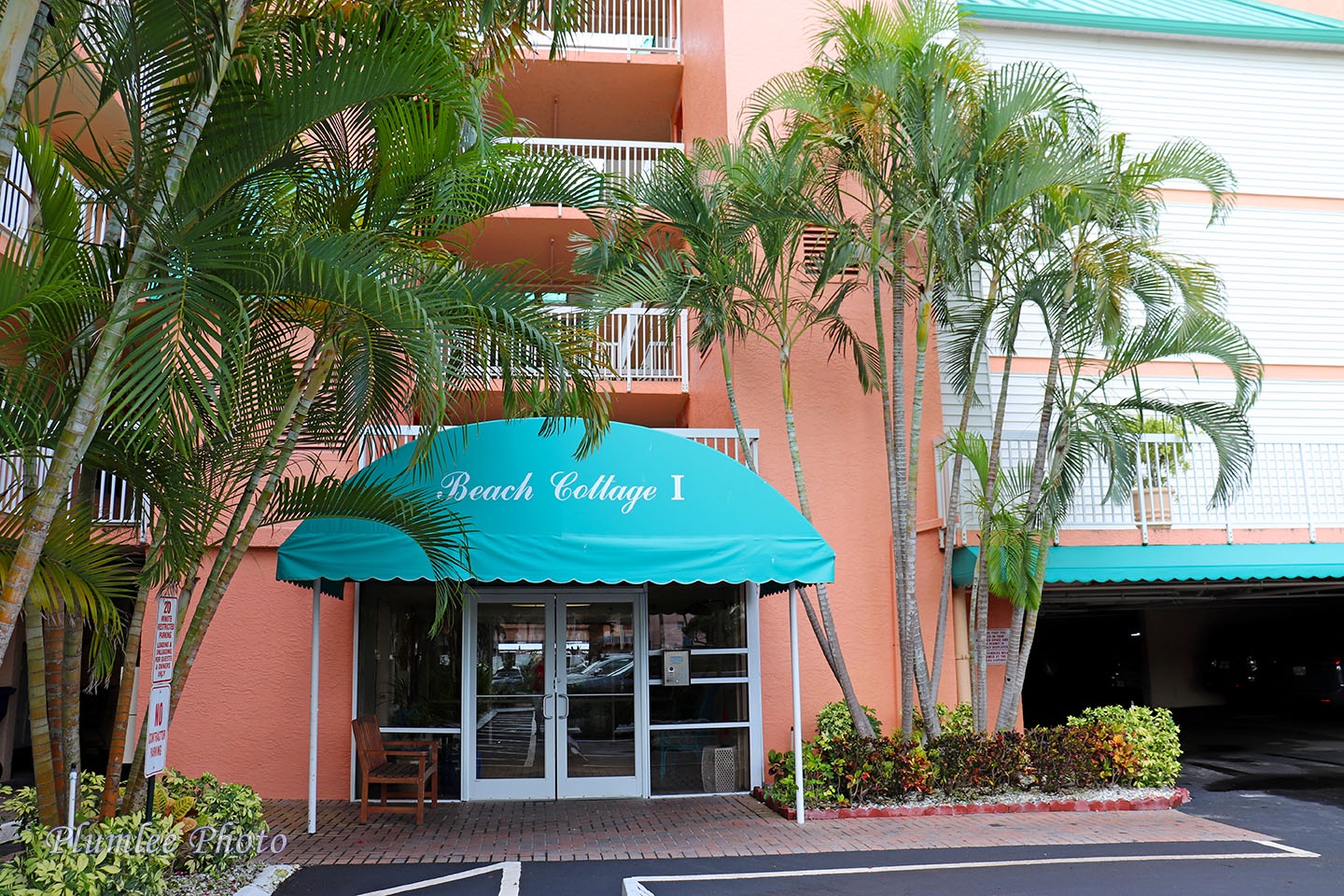 The entryway to the Beach Cottages I building.