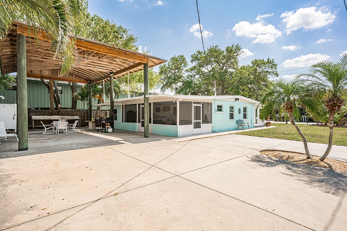 Coastal Cottage on 8th