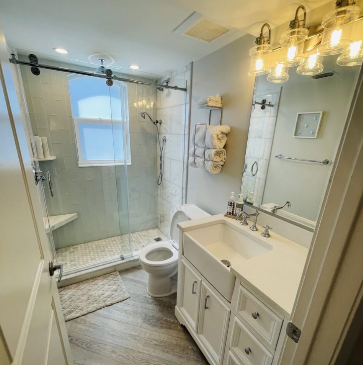 2nd bathroom step-in shower