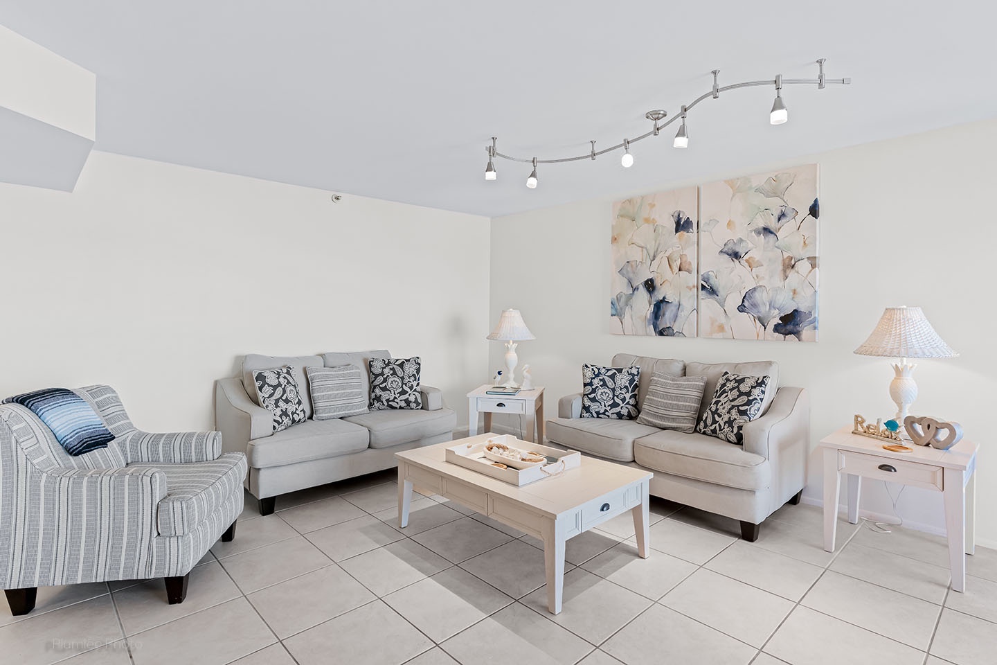 Spacious living room
