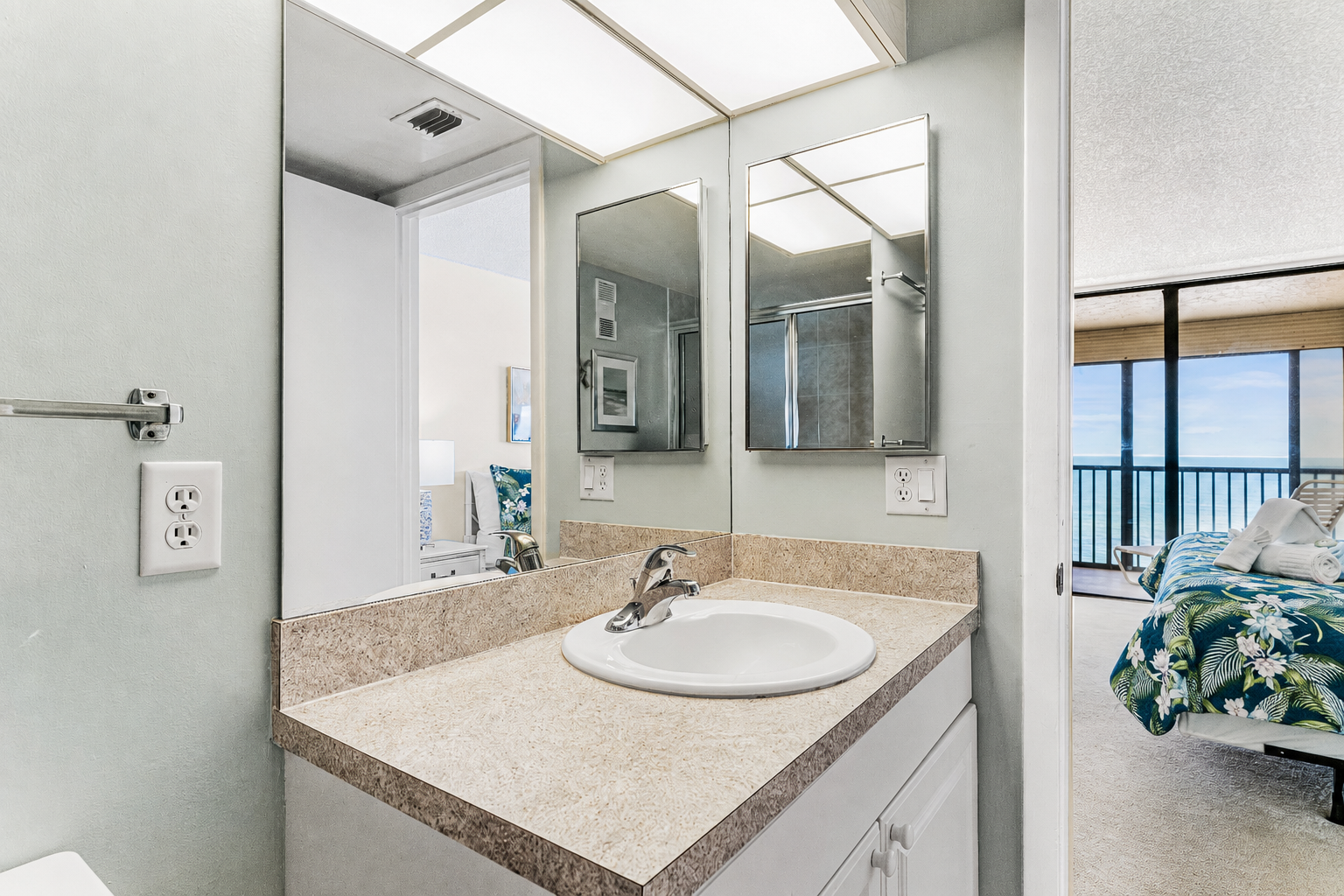 Ensuite bath in Primary bedroom