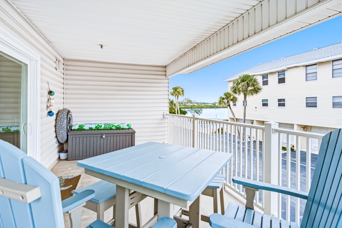 Captain's Cove 401