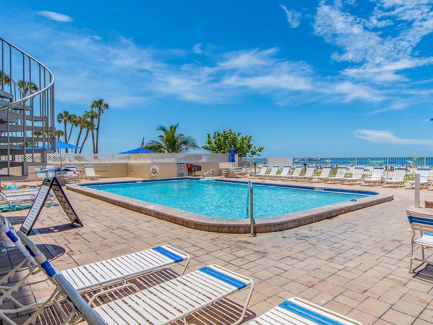 19-Swimming pool-spa-1_web