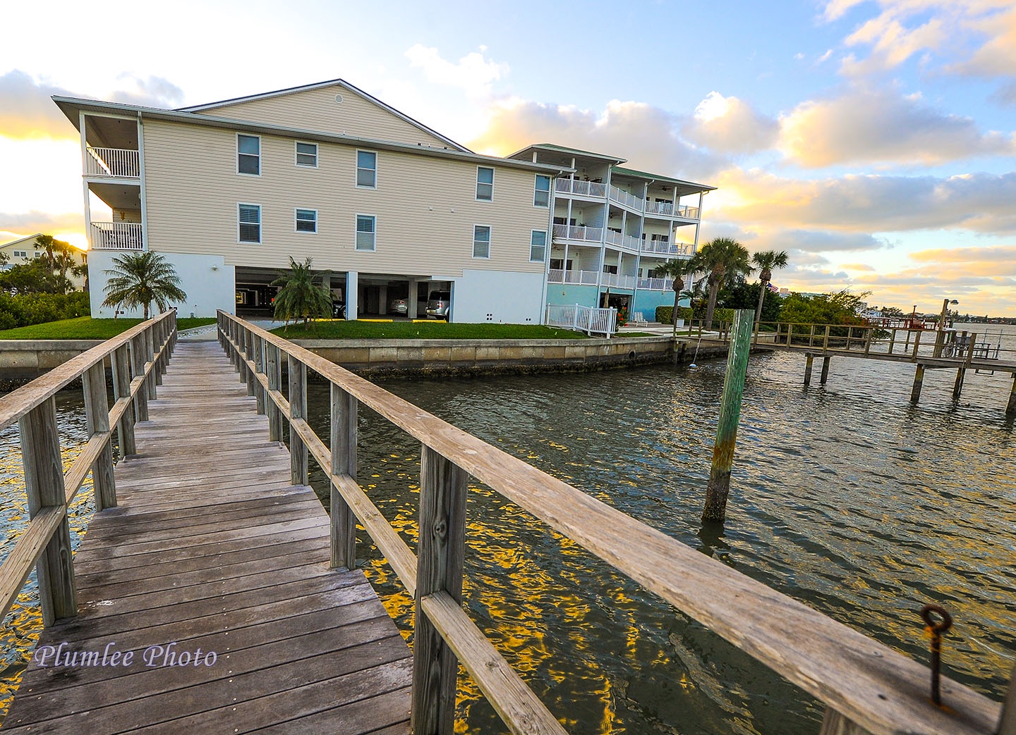 View of the Captain's Cove building from the Fishing Pier