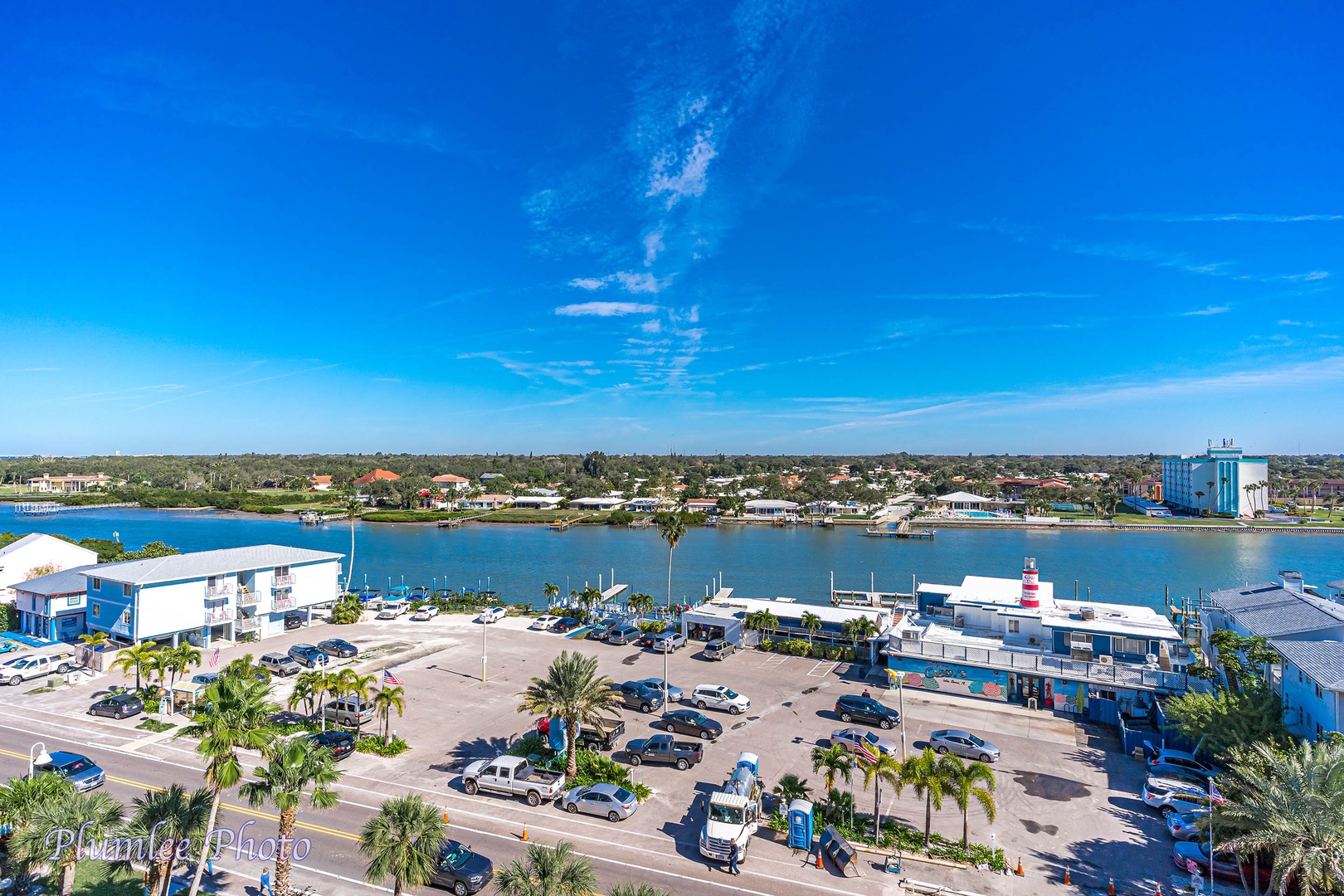 Watch the boats cruising on the Intracoastal Waterway from the 2nd/3rd bedrooms