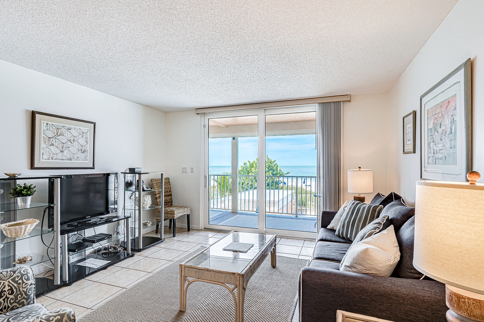 DCS04392-Edit_copyright