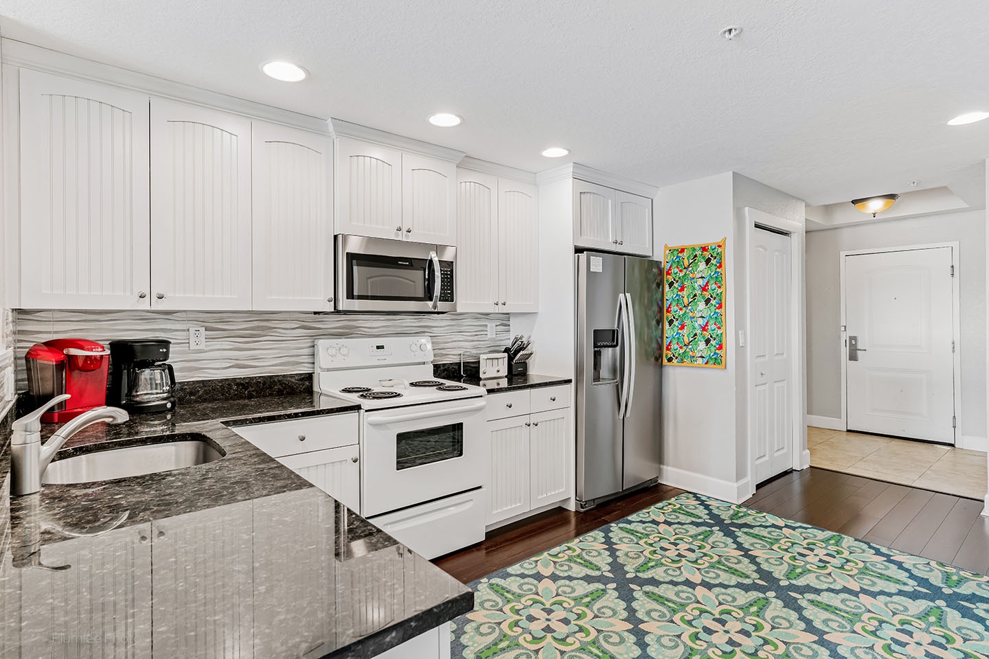 Full kitchen