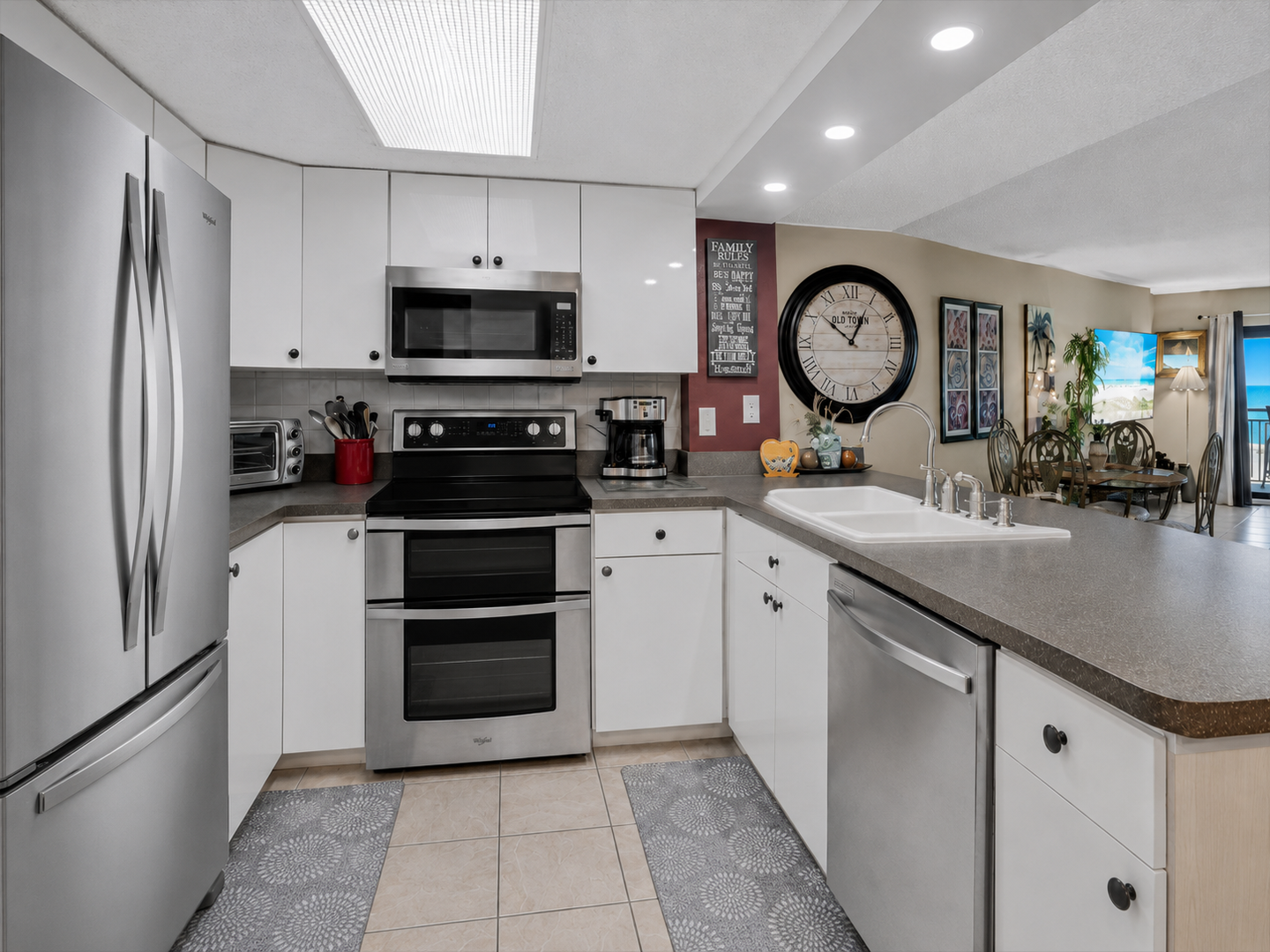 Your kitchen awaits with all the essentials for home-cooked meals—bright counters, full-size appliances, and all the space you need to feel right at home.