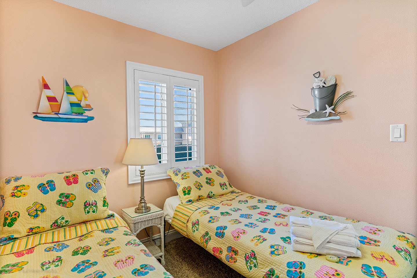 3rd bedroom has 2 Twin beds