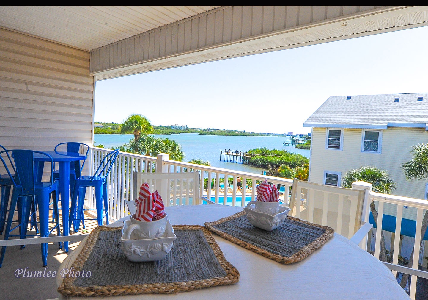Spacious balcony with spectacular view of the Intracoastal Waterway.