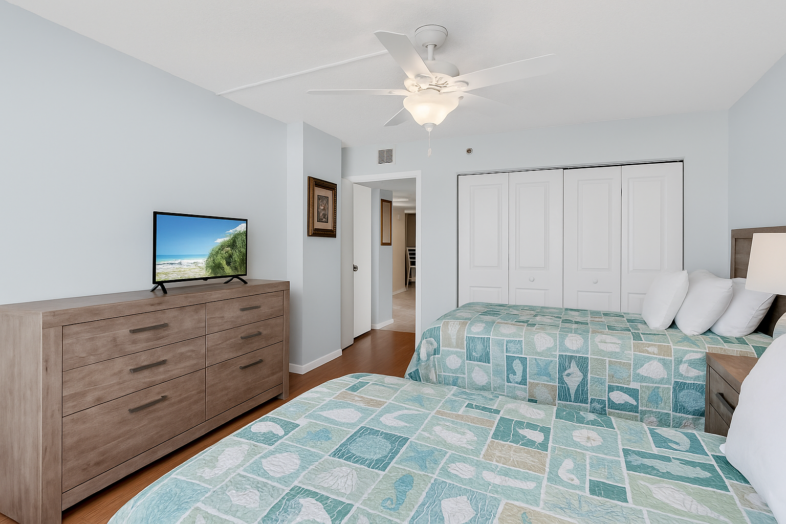 2nd bedroom has smart TV