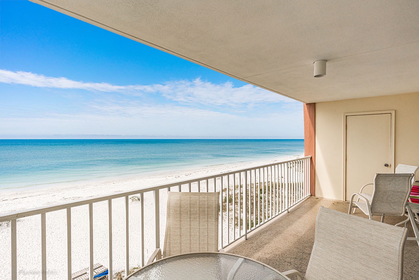 Private balcony right on the Gulf