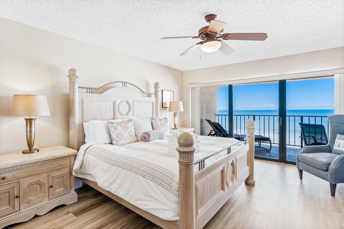 Gulf front King size bed with slider to balcony