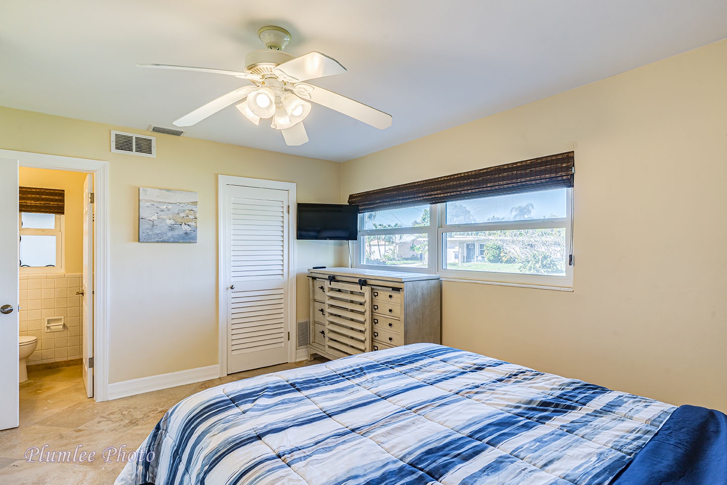 2nd bedroom has TV and ceiling fan