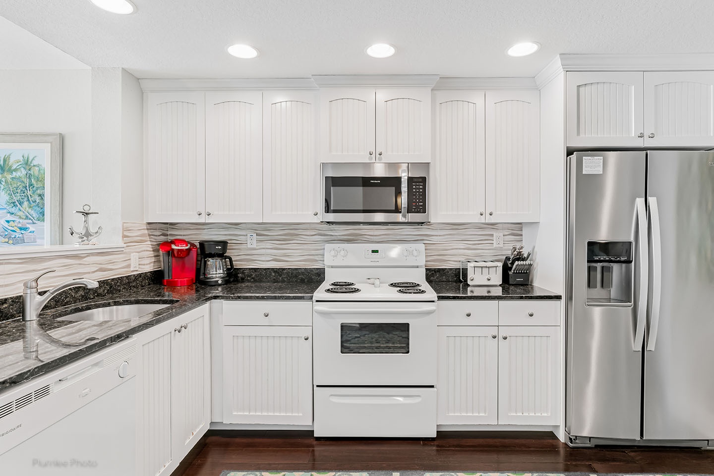 Full kitchen K-cup and drip coffee makers