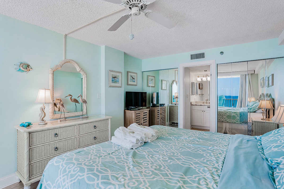 Drift off to sleep in your ocean-inspired bedroom with fresh coastal colors and that perfect ceiling fan breeze.