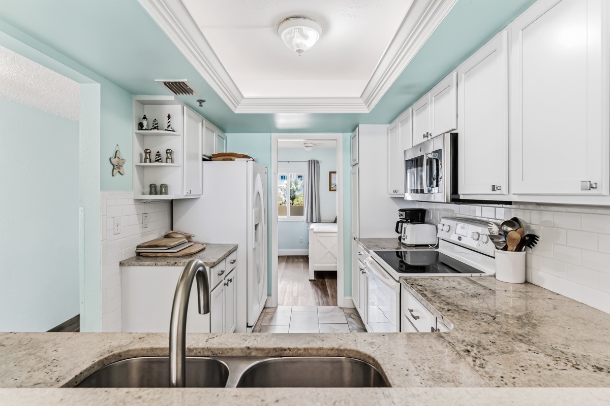 Cook your favorite meals in this bright, fully equipped kitchen. You'll love the coastal colors, granite countertops, and all the modern appliances you need for a comfortable stay.