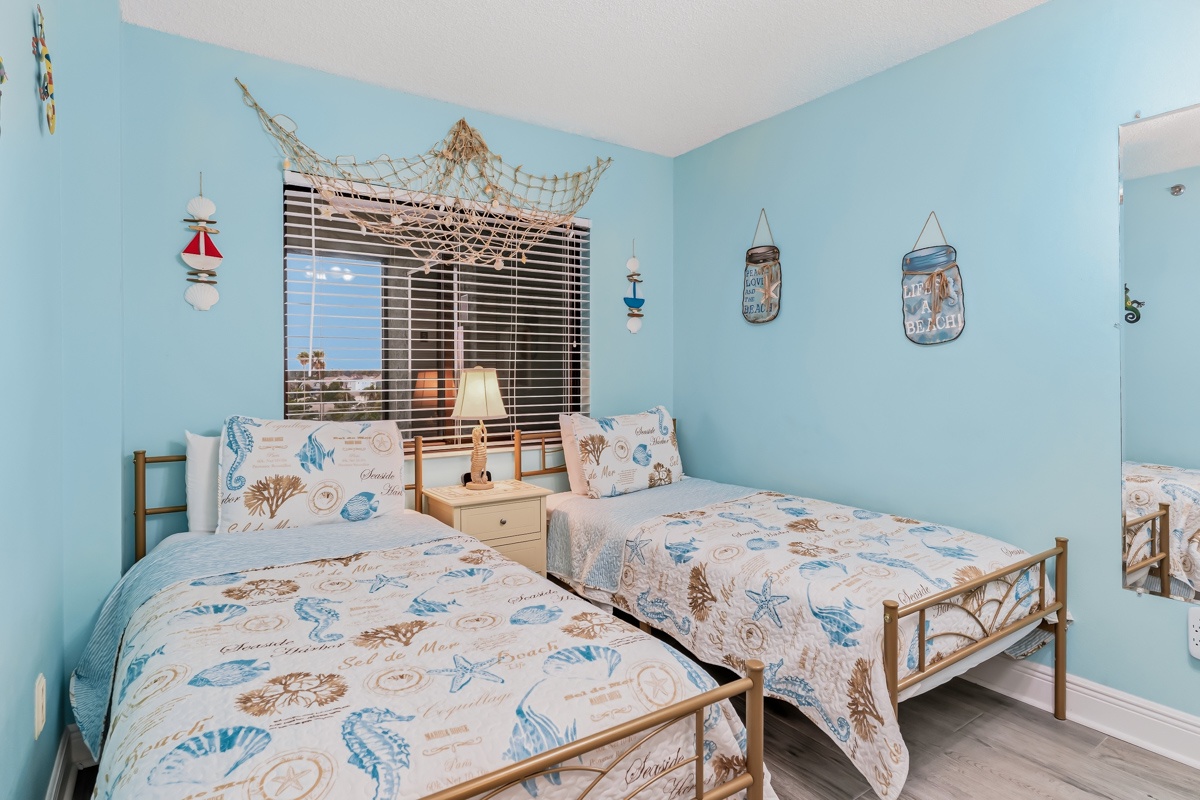 3rd bedroom has 2 Twin beds
