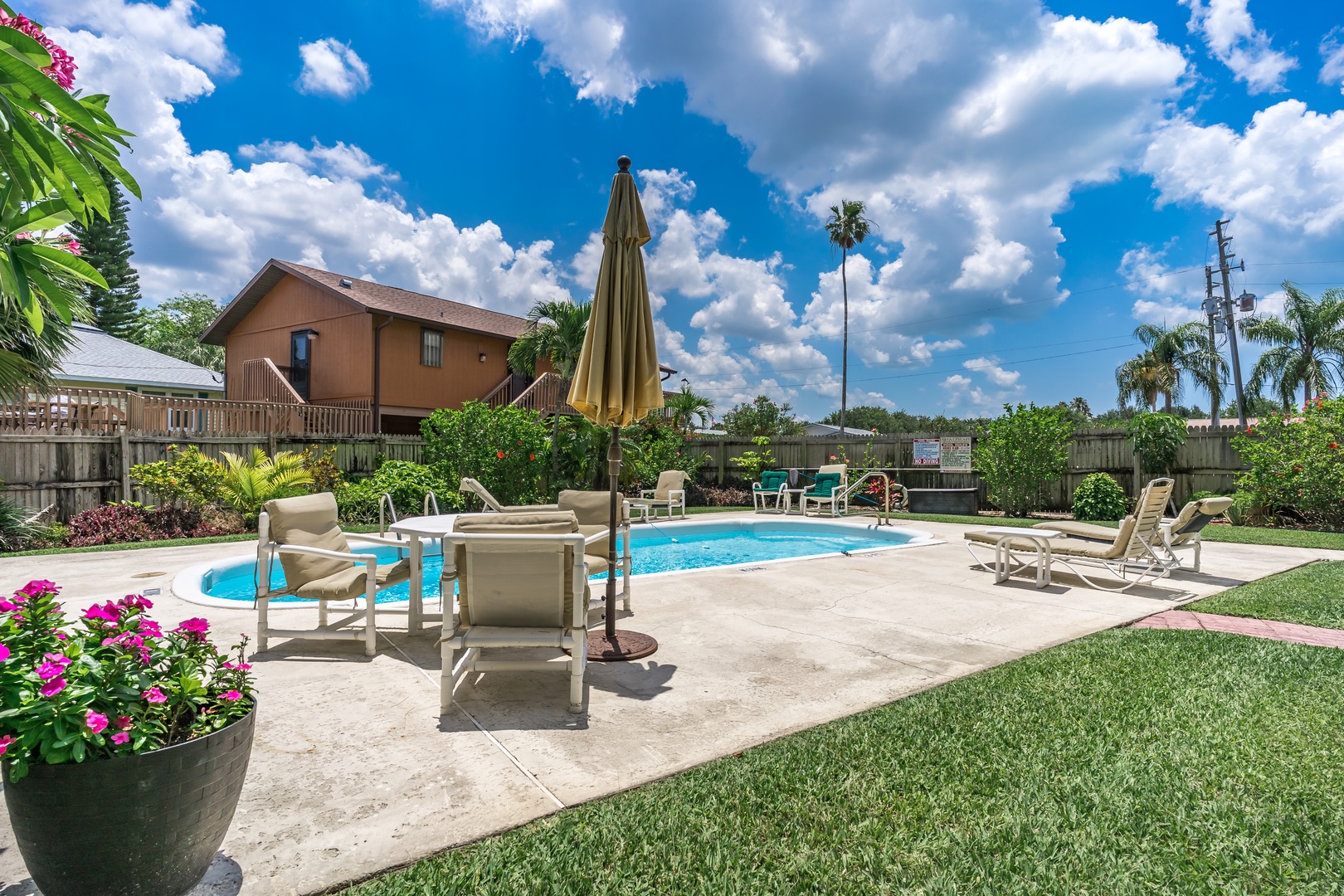 Seating around the pool deck.