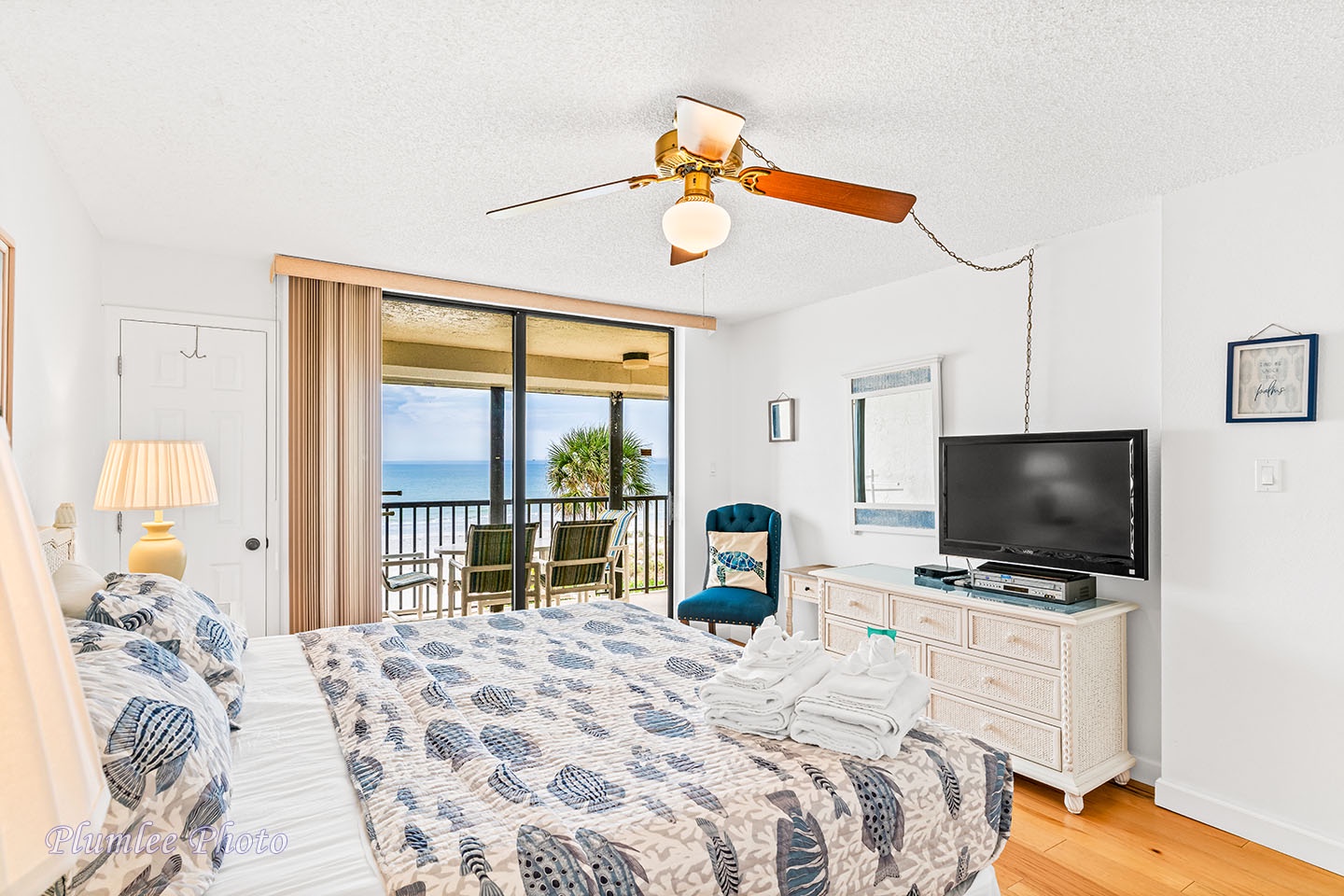 Master bedroom on Gulf with King bed