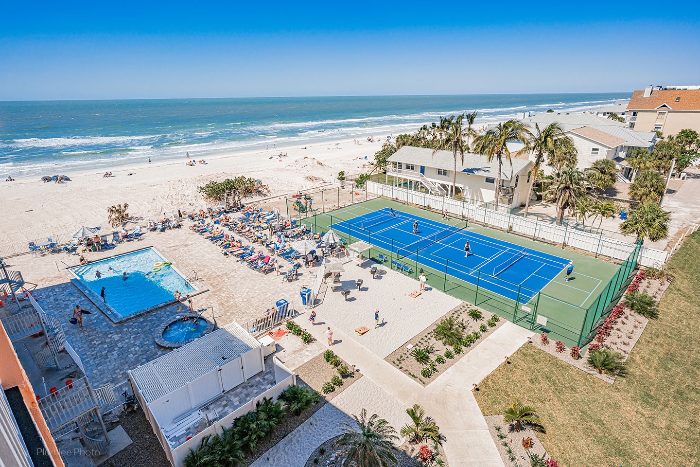 Fabulous-heated pool-hot tub-tennis/pickleball court