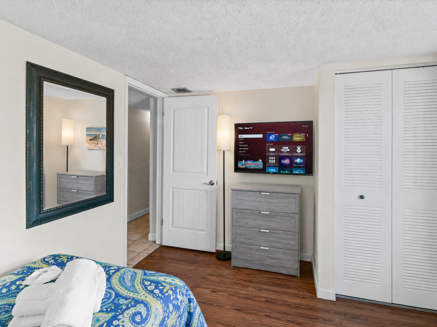 3rd bedroom has smart TV with local cable app