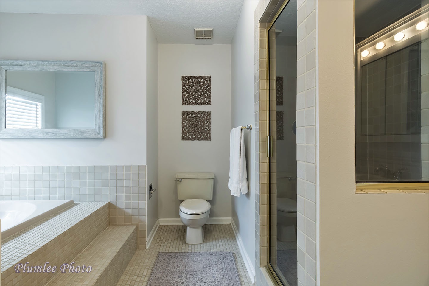 There's a large tub and walk-in shower in the family bath on the first floor.